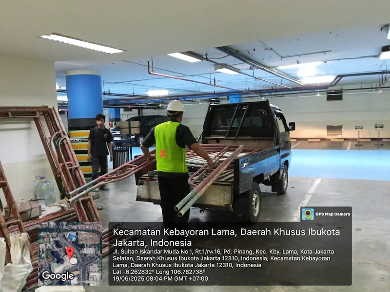 Scaffolding untuk area loading dock pusat perbelanjaan